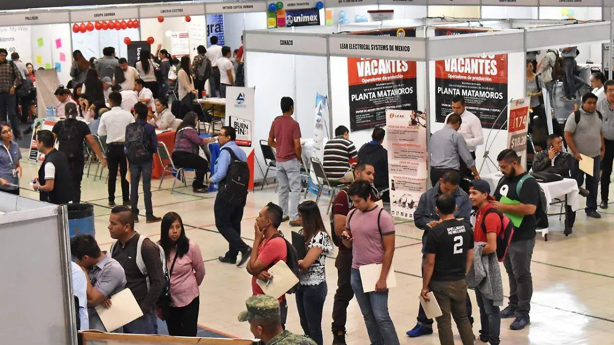 19 DOS MIL VACANTES EN LA FERIA DEL EMPLEO3